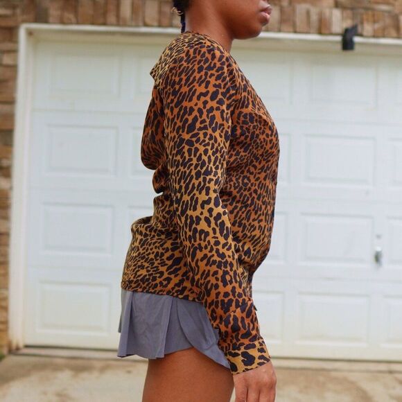 GUESS Leopard Print Open Back Button Down Blouse Top Women’s Small Long Sleeve - Picture 3 of 11